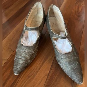 Vintage 1920s gold lamé shoes VERY WEARABLE
